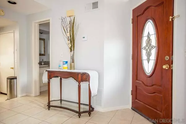 San Diego, CA 92129,9446 Pipilo St