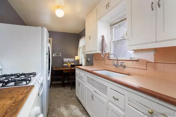 San Diego, CA 92104,2950 Nutmeg St