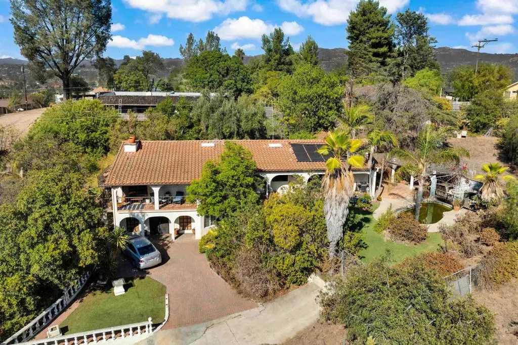 El Cajon, CA 92019,1876 Vista Way