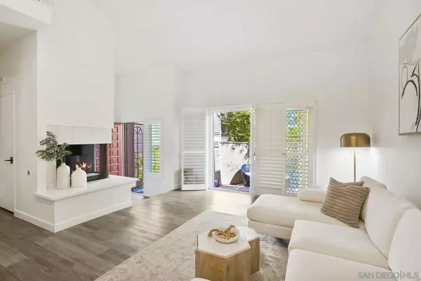 La Jolla, CA 92037,3275 Caminito Eastbluff #203