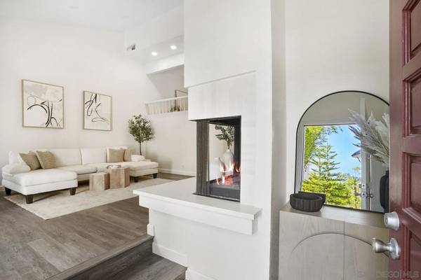 La Jolla, CA 92037,3275 Caminito Eastbluff #203