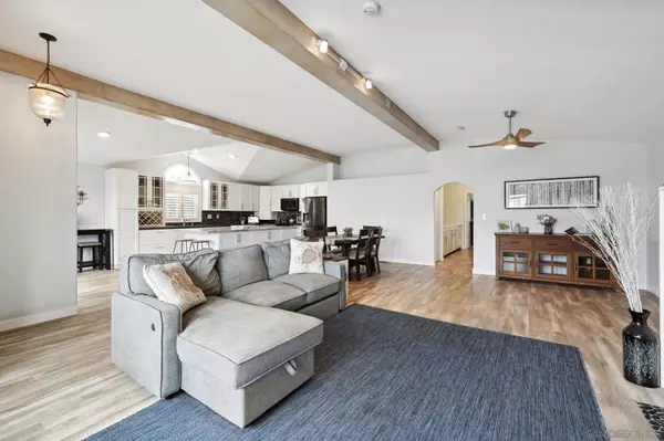 Carlsbad, CA 92011,7002 San Bartolo St #30