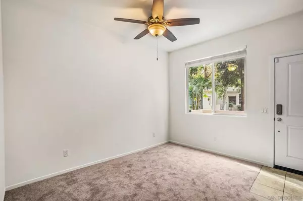 Escondido, CA 92025,225 Royal Glen #408