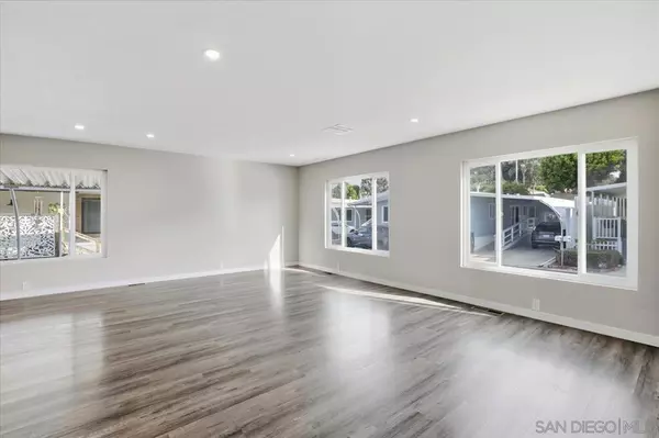 Carlsbad, CA 92011,7023 San Bartolo Street #41