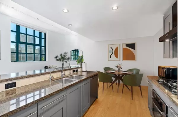 San Diego, CA 92101,700 W E St #403