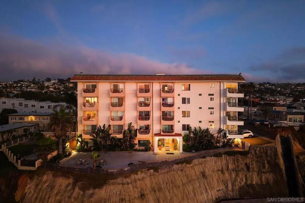 San Diego, CA 92107,4878 Pescadero Ave #103