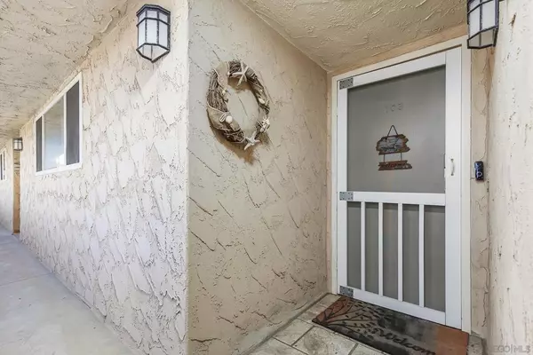 San Diego, CA 92107,4878 Pescadero Ave #103