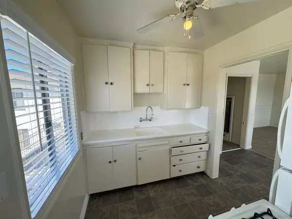 San Diego, CA 92106,1537 Rosecrans St #H