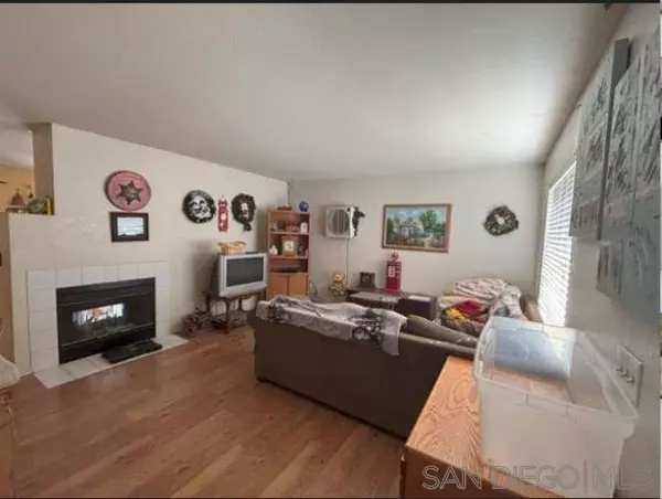 Lancaster, CA 93535,43516 32Nd St E