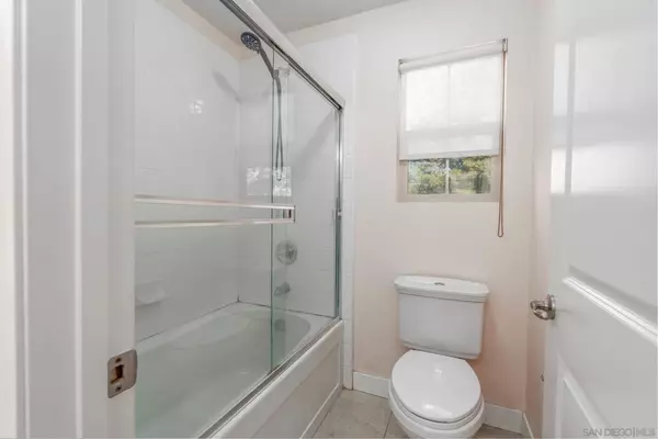 Chula Vista, CA 91913,1883 Aquamarine Ct #7