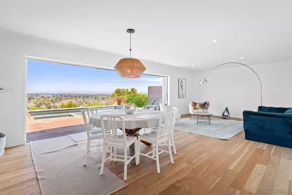 5745 Soledad Mountain Road, La Jolla, CA 92037