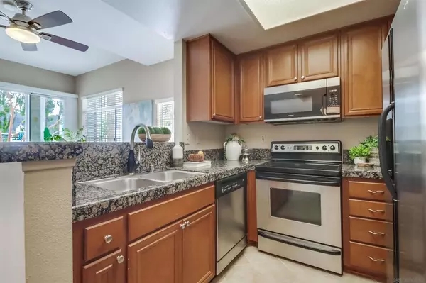 San Diego, CA 92108,2050 Camino De La Reina #3305