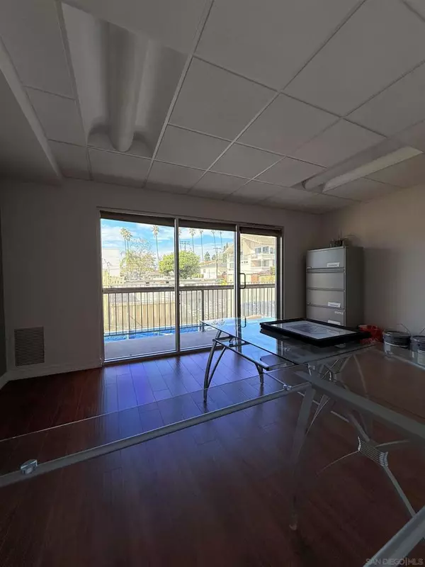 San Diego, CA 92109,1940 Garnet Ave