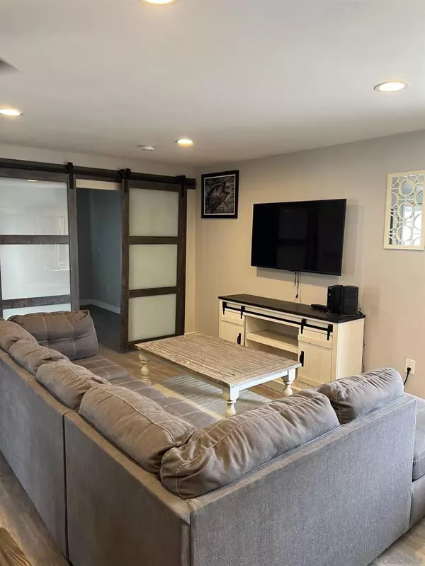 San Diego, CA 92117,3822 Conrad Ave