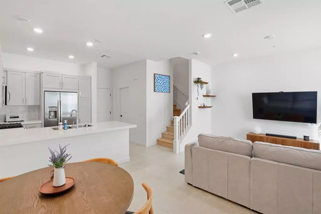 San Marcos, CA 92078,1213 Sunrise View #Unit 102