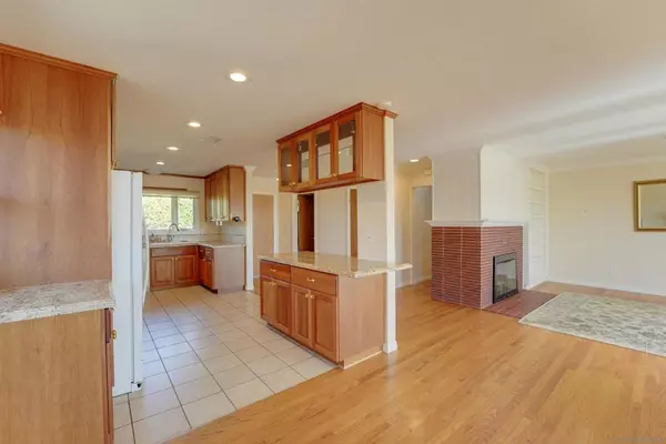 San Diego, CA 92107,3985 LA CRESTA DR