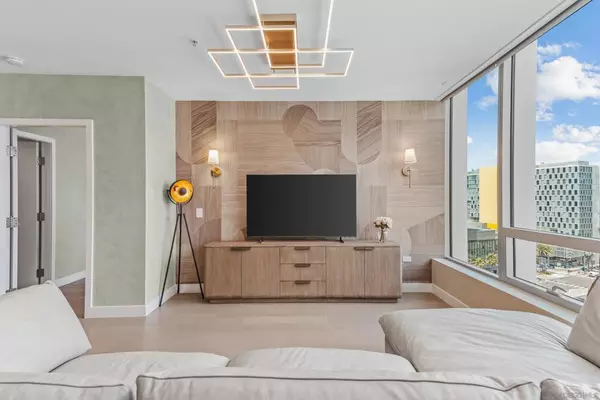 San Diego, CA 92101,888 W E Street #1106