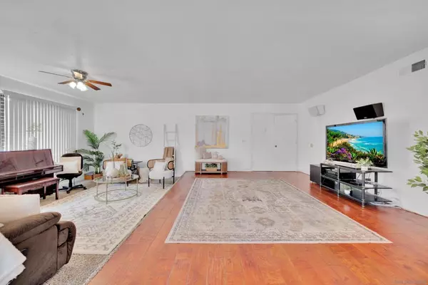 Santee, CA 92071,8532 Carlton Oaks Drive