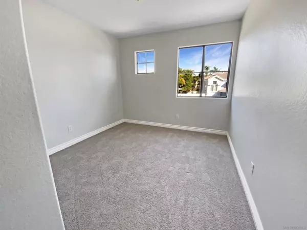 Oceanside, CA 92056,1227 Calle Ultimo