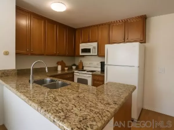 San Diego, CA 92123,3454 Castle Glen Dr #216