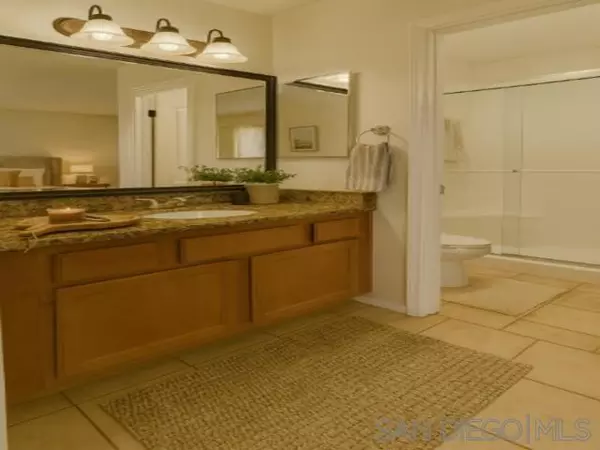 San Diego, CA 92123,3454 Castle Glen Dr #216