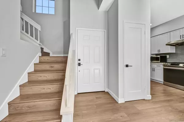San Diego, CA 92130,3829 Creststone Pl