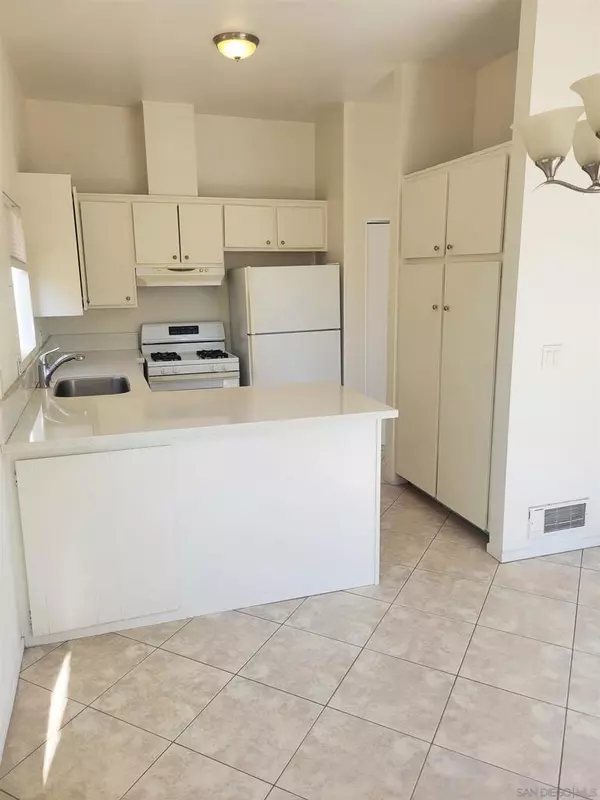 San Diego, CA 92122,7994 Caminito Dia #4