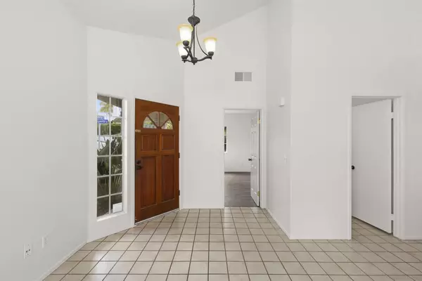 Vista, CA 92084,300 Paseo Marguerita