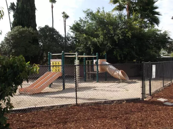 Escondido, CA 92027,417 N Citrus Av #15