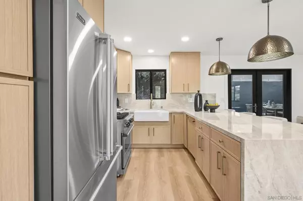 La Jolla, CA 92037,1733 Nautilus Street