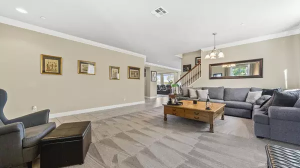 Vista, CA 92083,1045 Stratton Dr