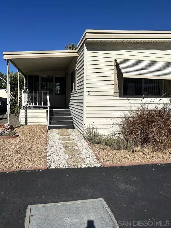 Vista, CA 92084,1501 Anza Avenue #5