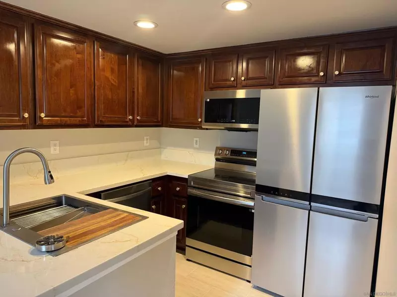 3957 Nobel Drive #214, San Diego, CA 92122