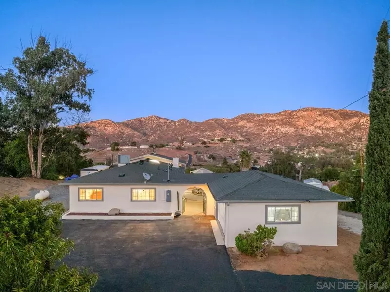 11330 Posthill Road, Lakeside, CA 92040