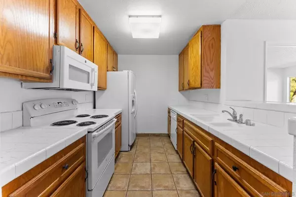 San Diego, CA 92122,7180 Shoreline #5108