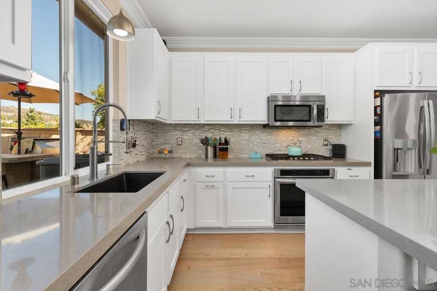 1456 Golden Sunset Dr., San Marcos, CA 92078