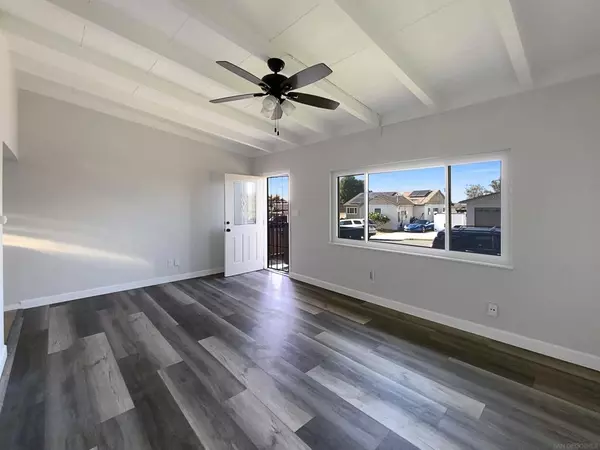 San Diego, CA 92139,5819 Roanoke St