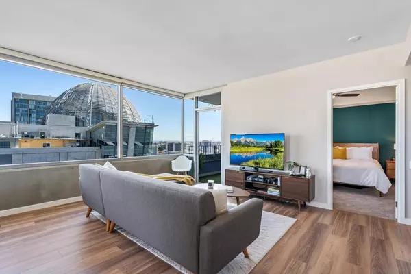 San Diego, CA 92101,321 10Th Ave #1401