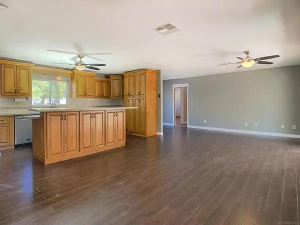 El Cajon, CA 92019,1885 EUCLID AVE