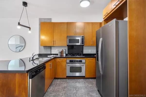 San Diego, CA 92101,1050 Island #609