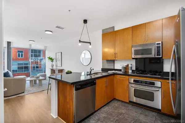 San Diego, CA 92101,1050 Island #609