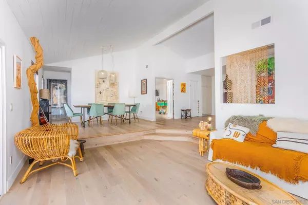 Carlsbad, CA 92009,2438 Sacada Cir