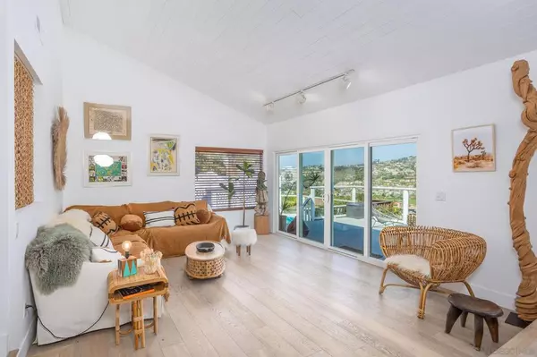 Carlsbad, CA 92009,2438 Sacada Cir