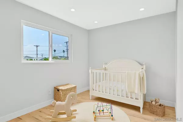 North Hollywood, CA 91605,8066 Teesdale Ave