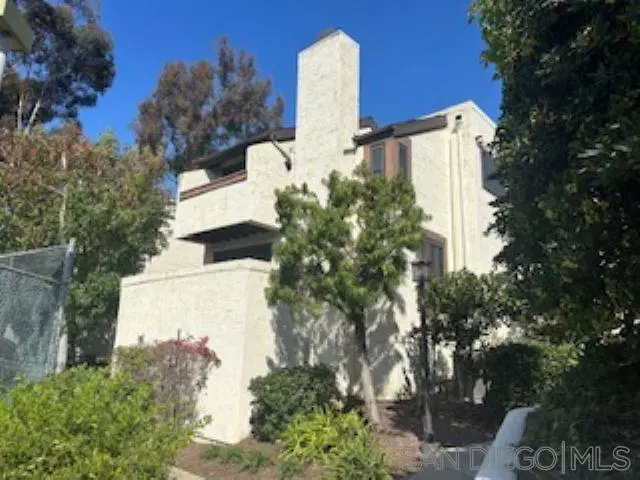 San Diego, CA 92107,2258 Caminito Pescado #11