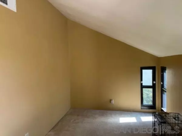 San Diego, CA 92107,2258 Caminito Pescado #11