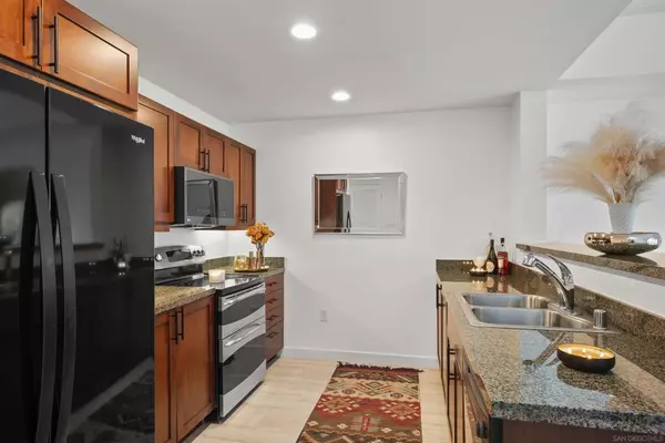 San Diego, CA 92101,206 Park Blvd #405