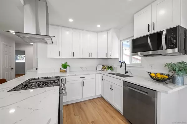 San Diego, CA 92139,2951 MANOS DRIVE