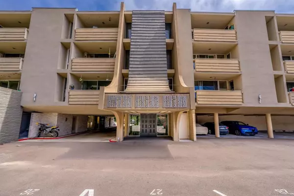 La Jolla, CA 92037,2510 Torrey Pines #212