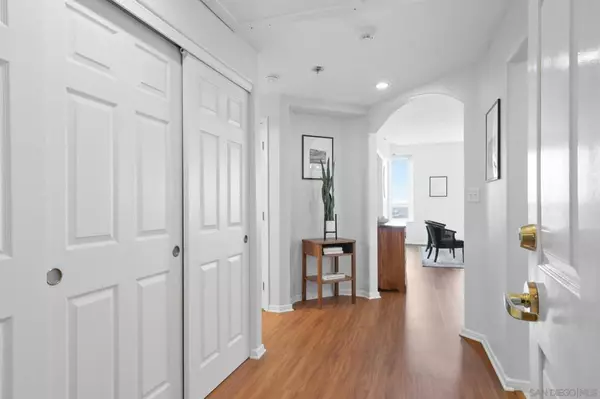 San Diego, CA 92122,3890 Nobel Dr #1305